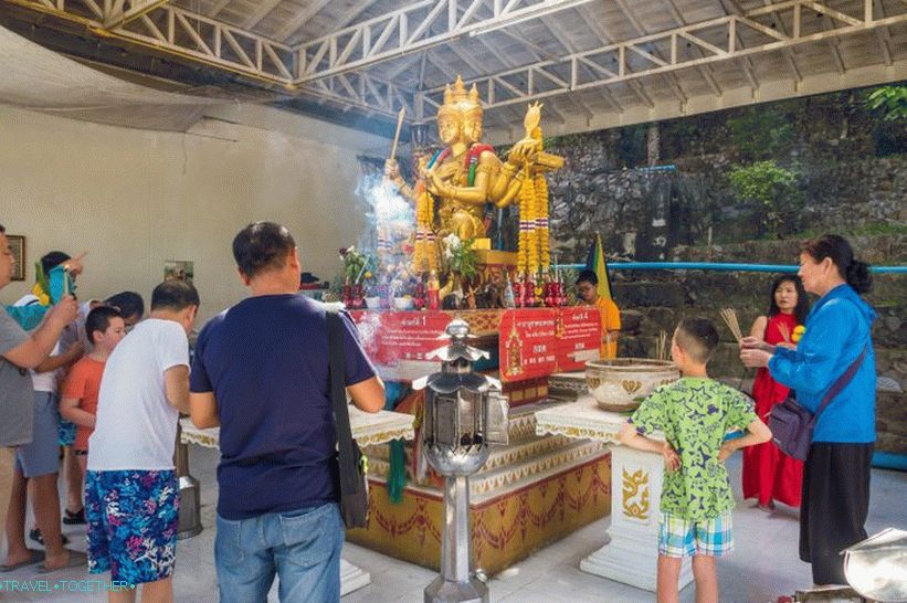 Hram Kao Rang u Phuketu - u blizini promatračke platforme u Rang Hillu