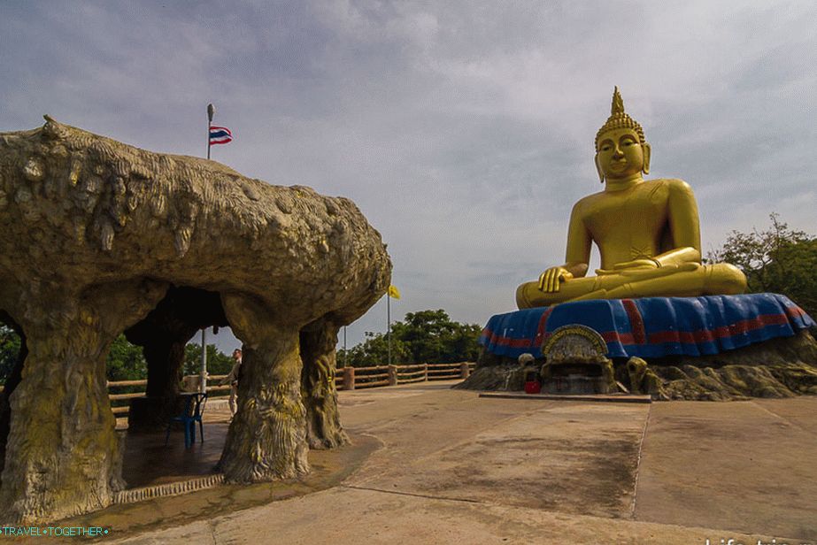 Veliki Buda na samom vrhu Khao Taoa
