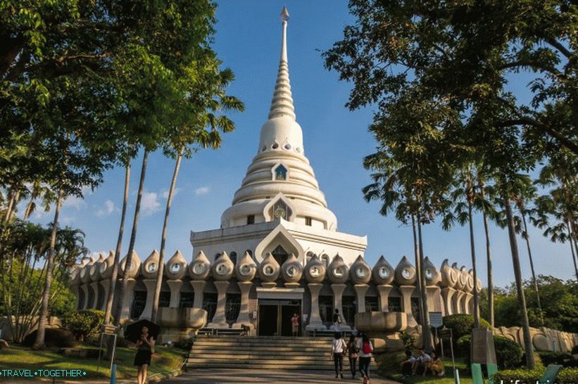 Stupa na području kompleksa Wat Yan