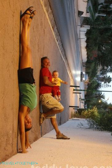 Na šetnjama u večernjim satima, noćima, zabavom koliko su mogli)