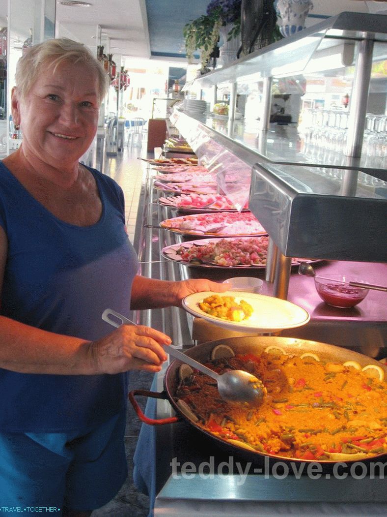 Ovdje je primjer restorana sa švedskim stolom, ulaz je 9 eura, na fotografiji je predjelo, druga strana je ista, sljedeći je stol s vrućim juhama, kuharskim pultom, a tu je i pult sa slatkišima i sladoledom posebno. Jedite koliko želite!
