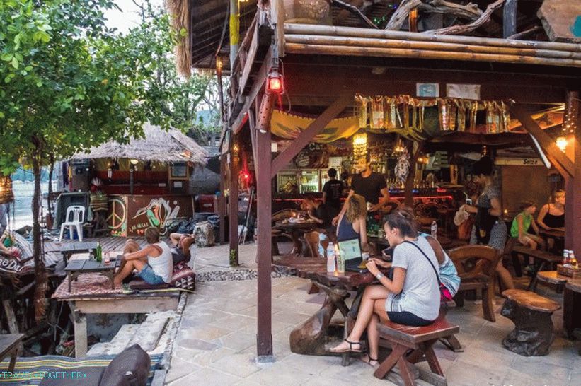 Cafe Carpe Diem na otoku Phi Phi i večernji show vatre