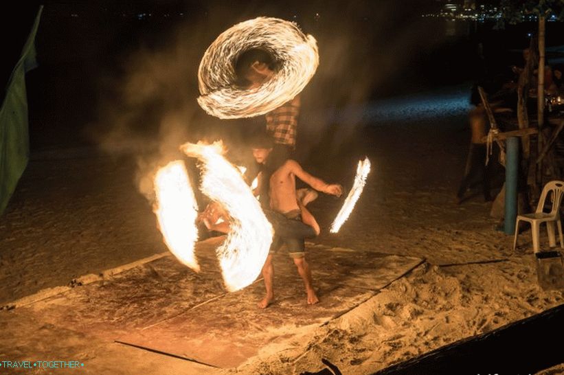Cafe Carpe Diem na otoku Phi Phi i večernji show vatre