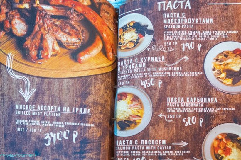 Gosti u kafićima u Gorkom gradu - skupa, ali ukusna