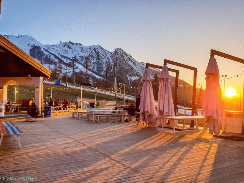 Cafe Pear - mjesto za odrasle stričeve i tete u Rose Plateau (1170m)