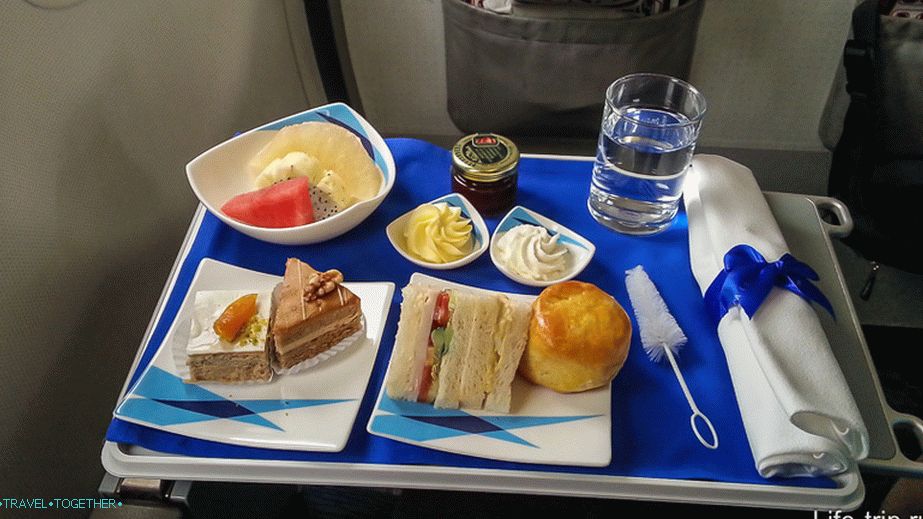 Ručak u poslovnoj klasi Bangkok Air, u ekonomiji malo lakše