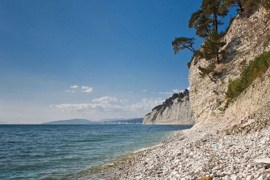Divlja plaža između Džanhota i Divnomorskom