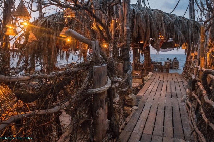 Koh Raham na Phanganu - autentični restoran morskog smeća