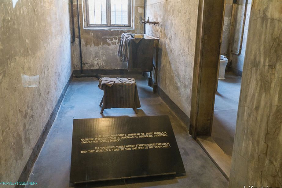 Izložba u jednoj od vojarni Auschwitz 1
