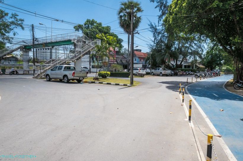 Pogled s ulaza u park na stazi