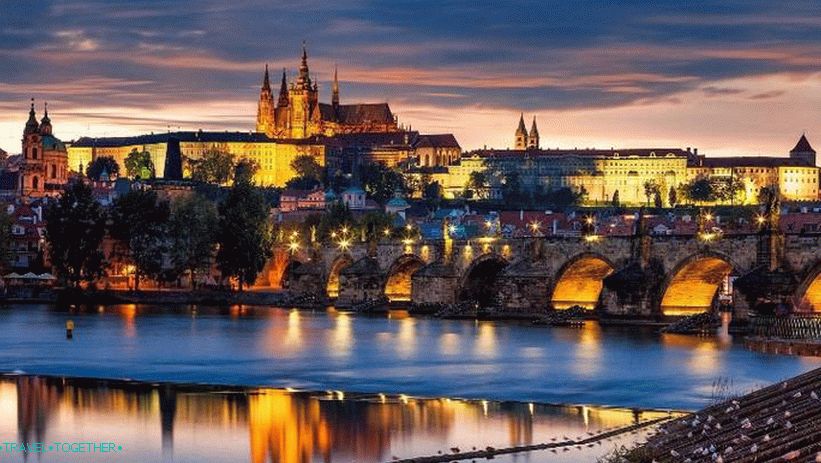 Pogled na Malu stranu s obale Vltave