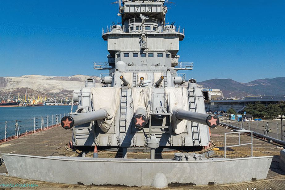 Trostruka montaža kupole glavnog kalibra Mk-5bis, kalibra 152,4 mm