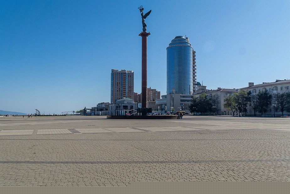 Trg Forumnaya u morskoj luci