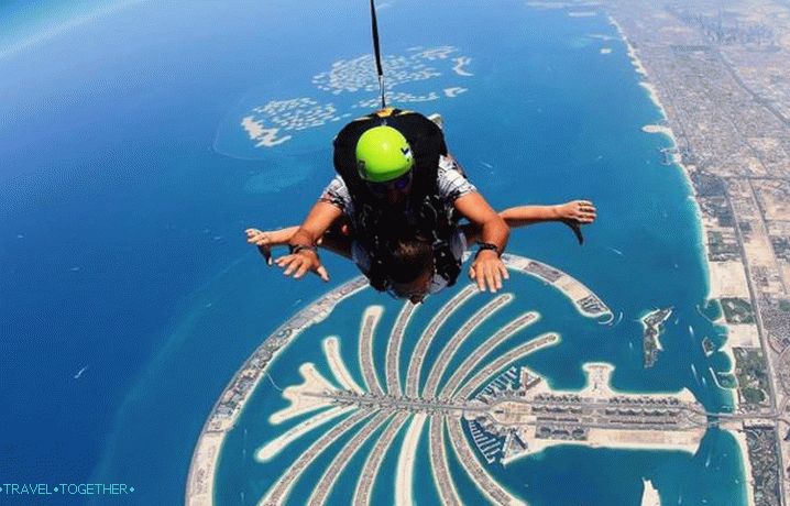 UAE, padobran iznad Palm Jumeiraha