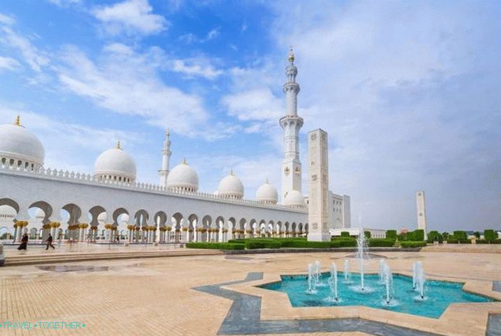 UAE, Velika džamija