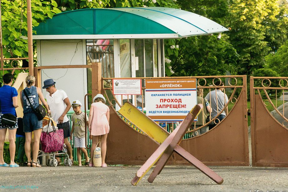 Plaža u selu Plyakho, plaćeni ulaz kroz Orla