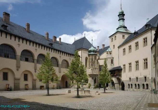 Dvorac Vlach dvorište