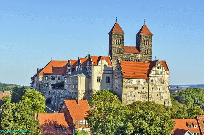 Schlossberg i drevna opatija