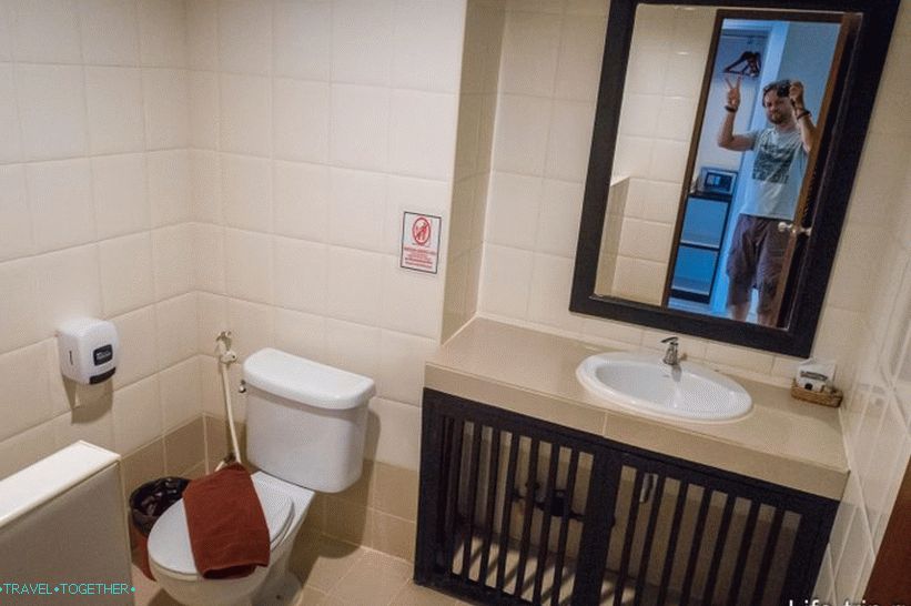 Kupaonica je tajlandska, tipična