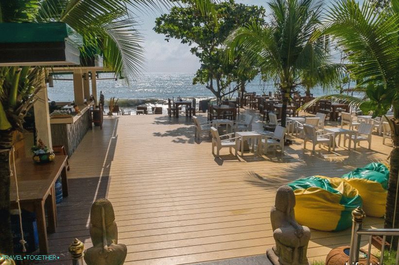 Iz restorana možete se spustiti do bara na plaži