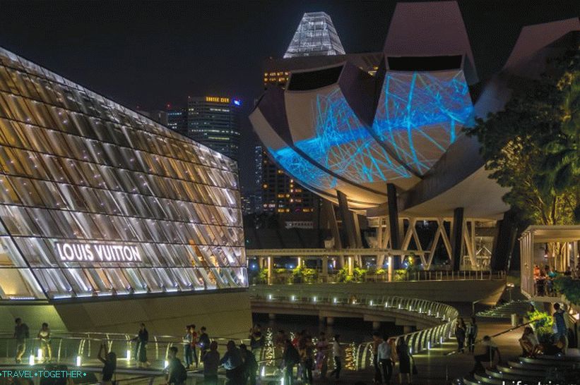 Laserski show u Singapuru u blizini zaljeva Marina - fontane, laseri i svjetlo