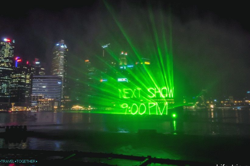 Laserski show u Singapuru u blizini zaljeva Marina - fontane, laseri i svjetlo