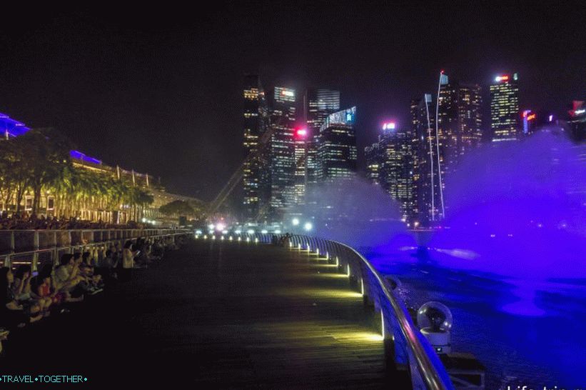 Laserski show u Singapuru u blizini zaljeva Marina - fontane, laseri i svjetlo