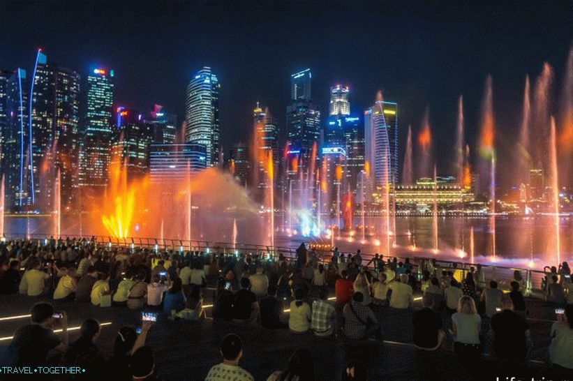 Laserski show u Singapuru u blizini zaljeva Marina - fontane, laseri i svjetlo