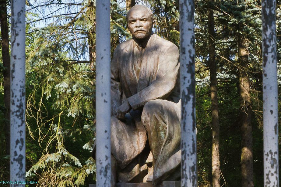 Spomenik VI Lenjinu