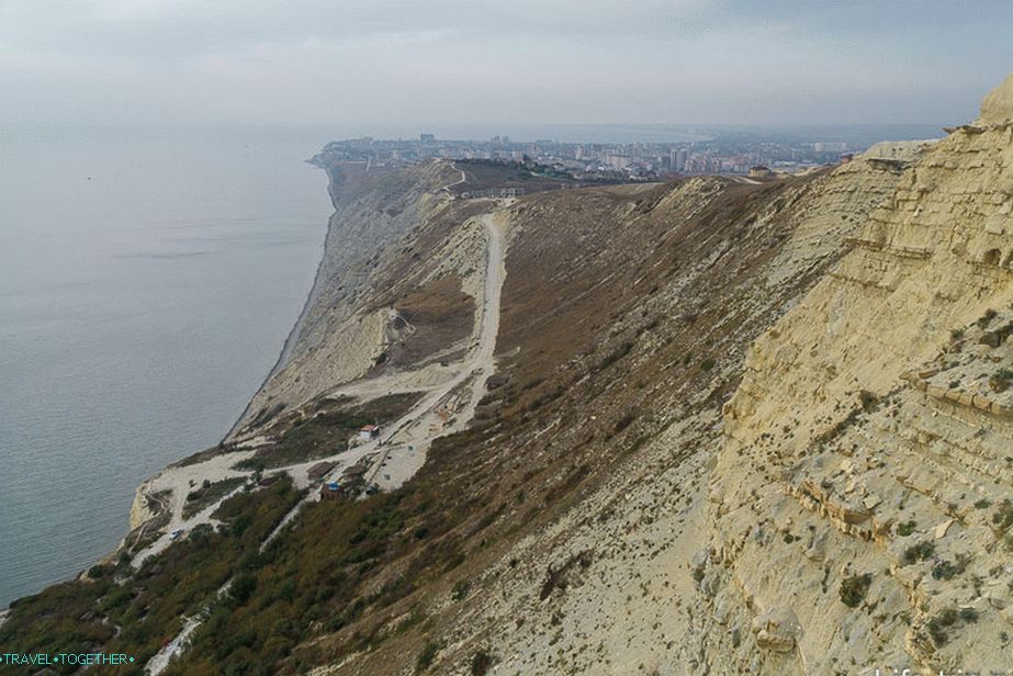 Sve iste visoke banke, on nije išao nigdje za to vrijeme