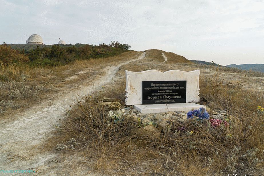 Spomenik prvom paraglajderu