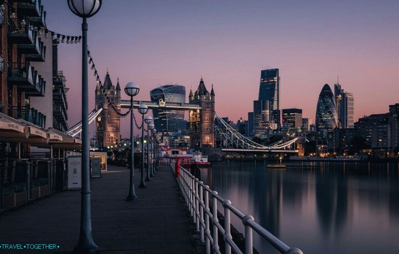 Grad nebodera i Tower Bridge