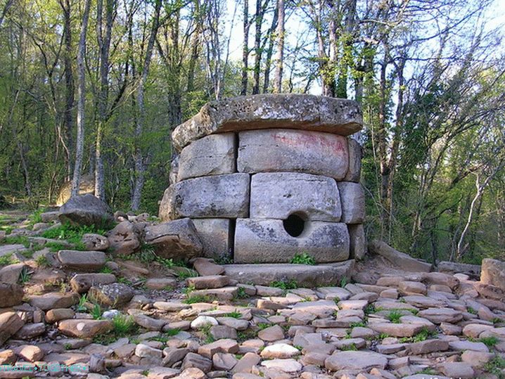 Dolmen Harmony. Selo Revival.
