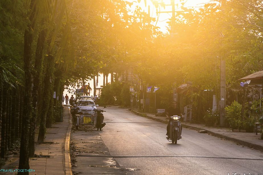 Prilično slatka ulica - Bang Niang Road pristup moru