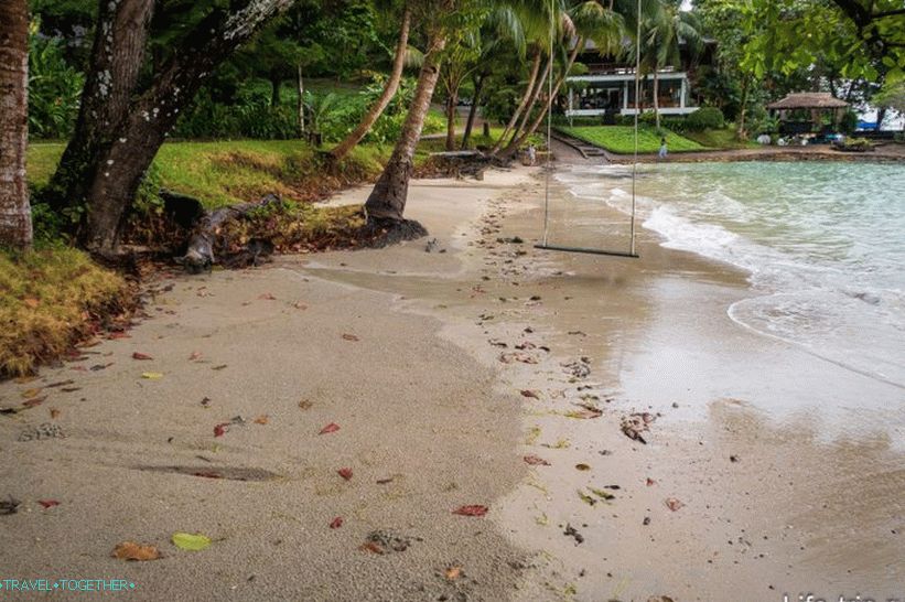 Možemo reći da je ovaj hotel u Koh Changu s vlastitom plažom