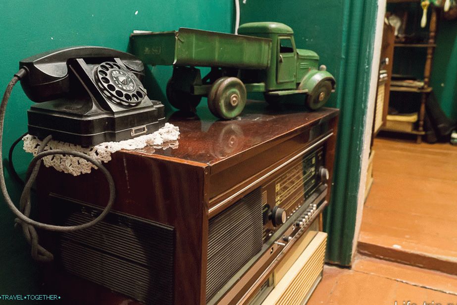 A takav radio još uvijek skuplja prašinu na tavanu