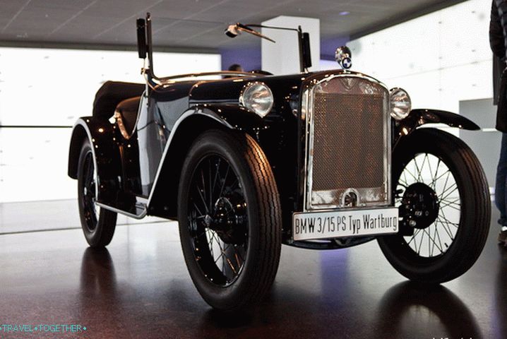 Muzej BMW - automobili na ulazu