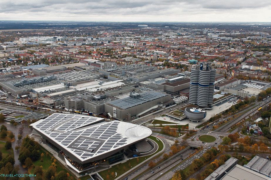 Pogled s olimpijskog tornja. Moderni München.