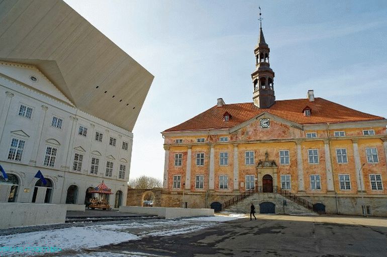 Gradska vijećnica u Narvi