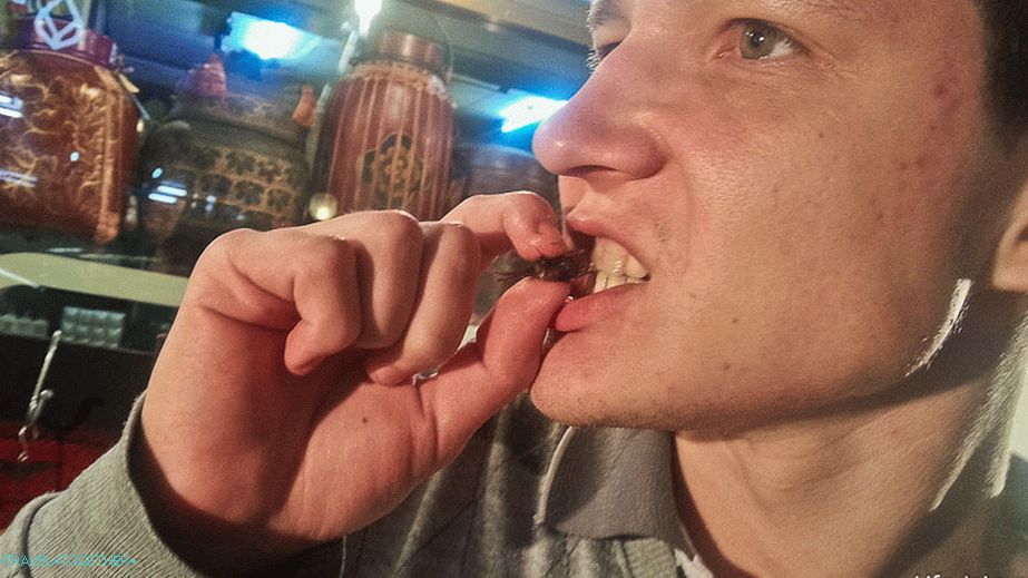 Andrei pokazuje kako voli skakavce