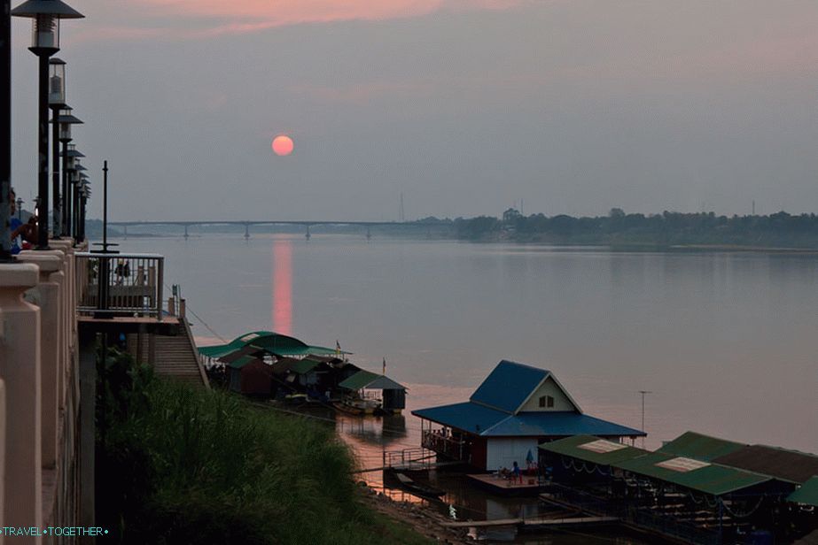 Zalazak sunca na nasipu Nong Khai