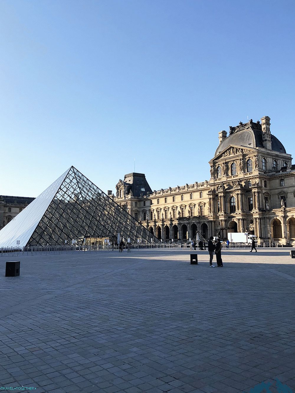 Louvre u Parizu