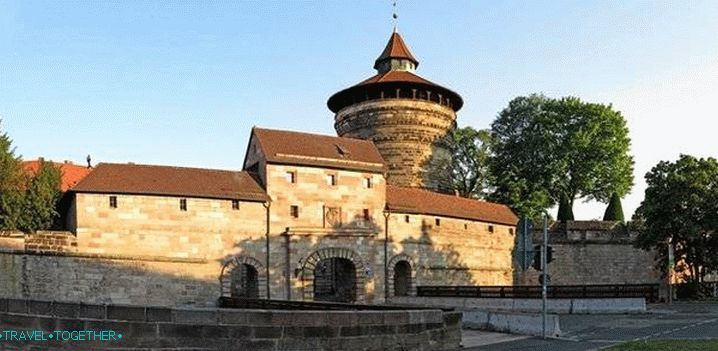 Srednji toranj - Neutorski toranj