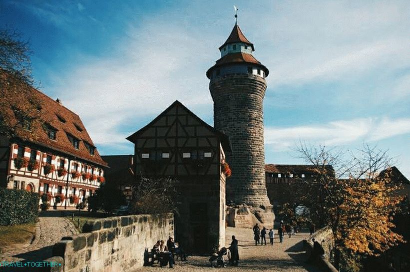 Kaiserburg - dvorište s okruglom kulom