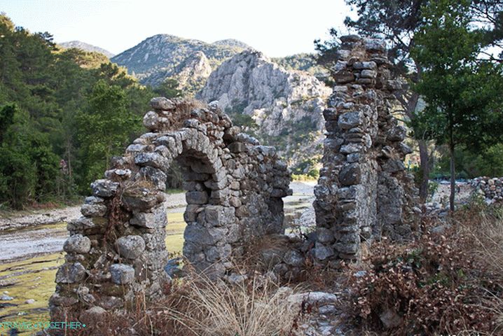 Grad Olympos na lijevoj obali rijeke Ulupinar
