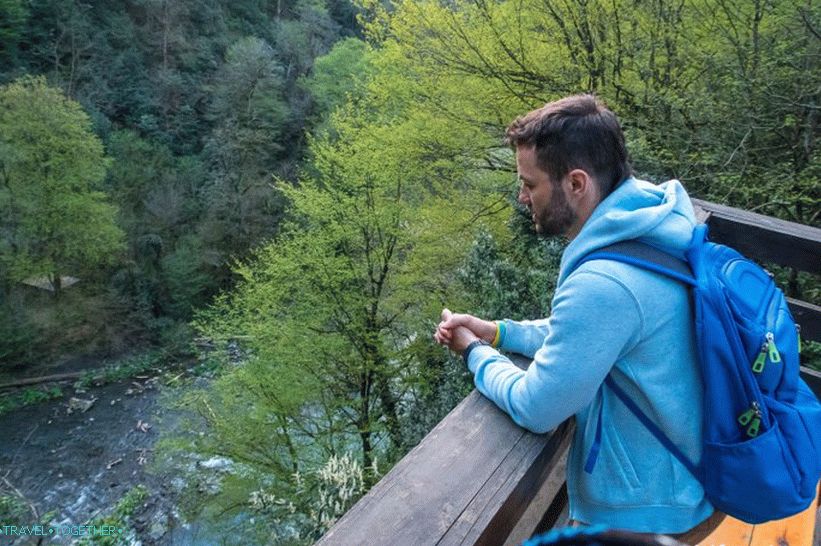 Orekhovsky vodopad u Sočiju - piknik u prirodi