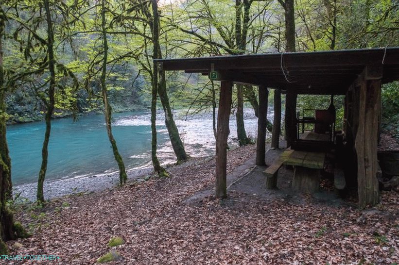 Orekhovsky vodopad u Sočiju - piknik u prirodi