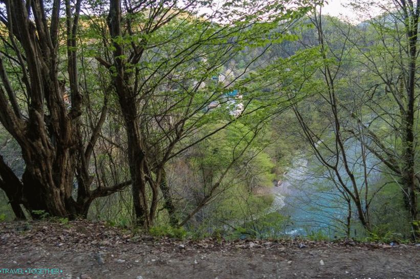 Orekhovsky vodopad u Sočiju - piknik u prirodi