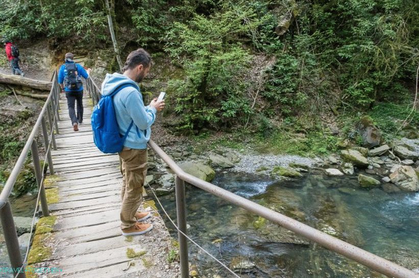 Orekhovsky vodopad u Sočiju - piknik u prirodi