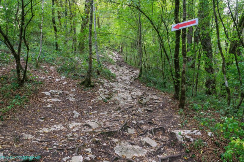 Uspon na Eagle Rocks sa strane Akhuna i vodopada